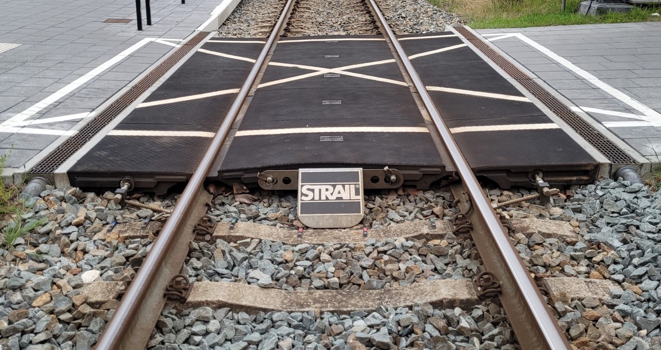 Bahnübergang mit D-Bordstein