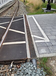 D Kerbstone - support and drainage system combined in a single unit