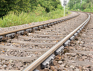 STRAILwave Schienenstegdämpfer - Akustische Lückenschließung für Hochgeschwindigkeitsstrecken.