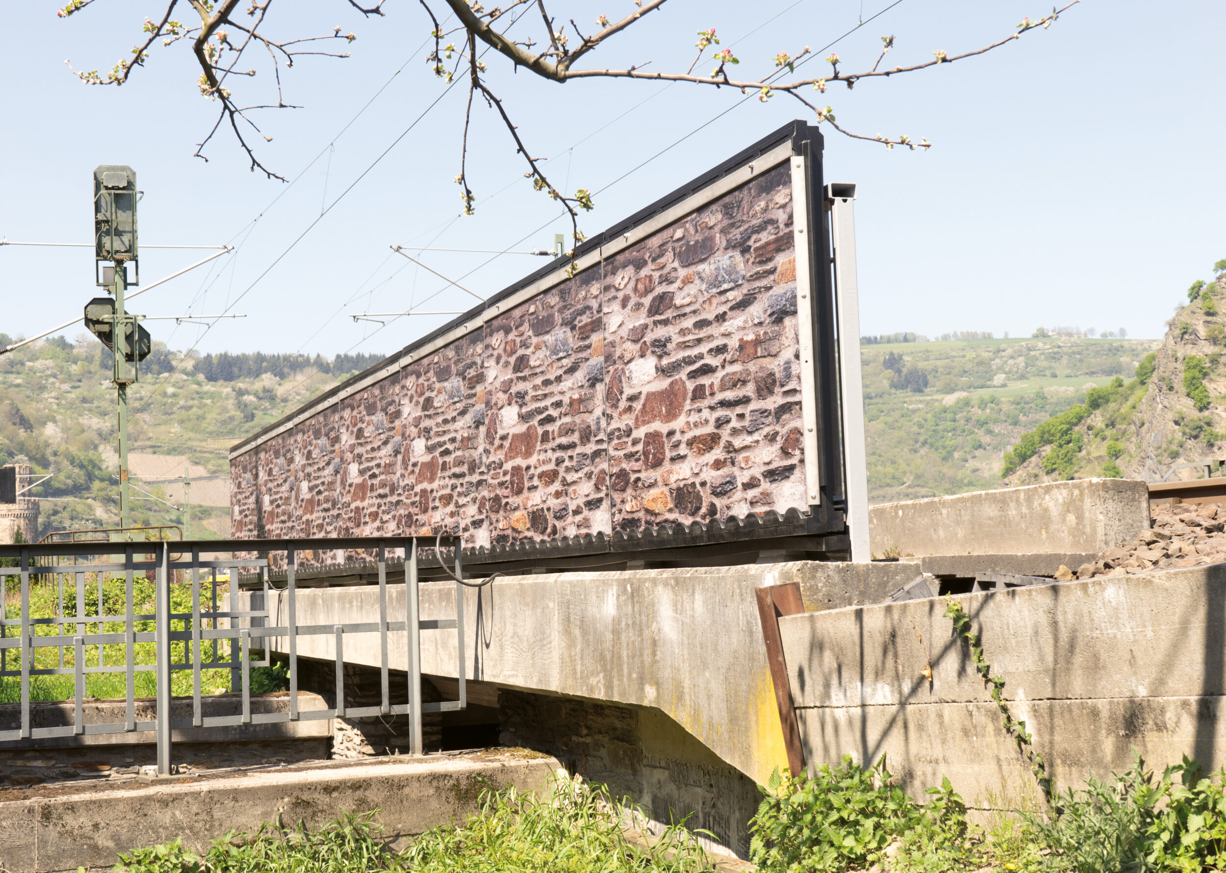 STRAILwave IP mit Schallschutz bedrucktem Panel