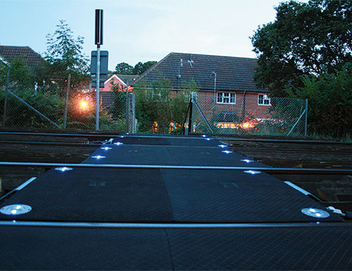 pedeSOLAR Produktbild Beleuchteter Bahnüberweg mit LED-Lampen