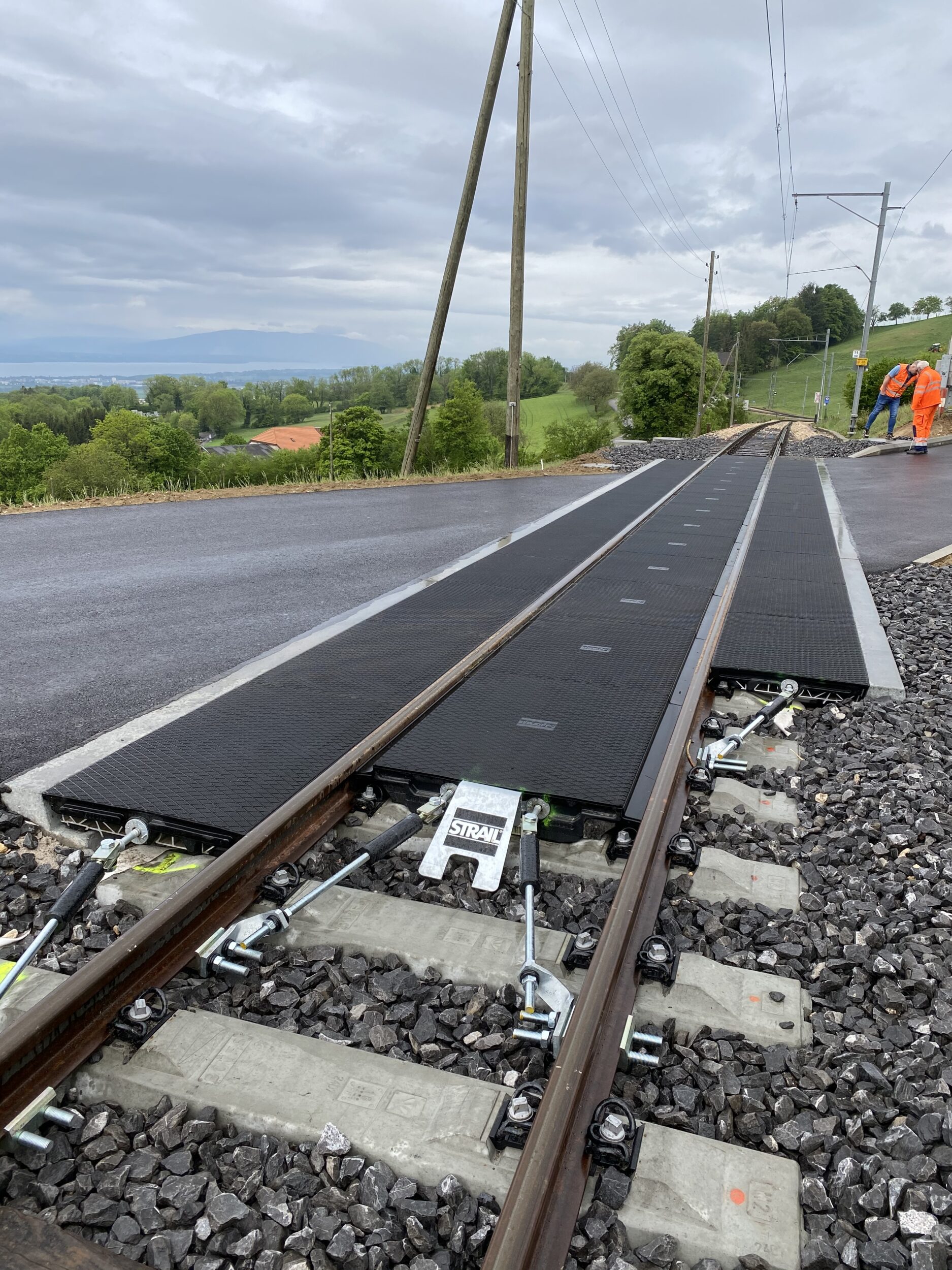 ponti Aussenplatte im Bahnübergang verbaut