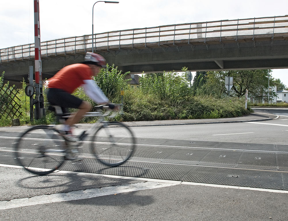 velo barrierefrei Bahnübergang - Beispiel Radfahrer