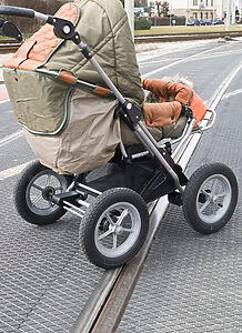 velo barrierefrei Bahnübergang - Kinderwagen
