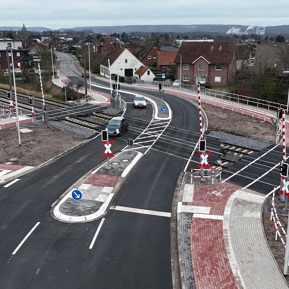 Bahnübergang Glücksburger Straße separate Übergänge für Fußgänger und Radfahrer