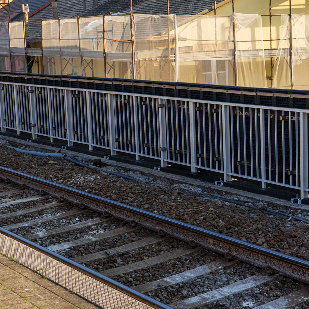 Geländerausfachung Lärmschutz auf Brücken