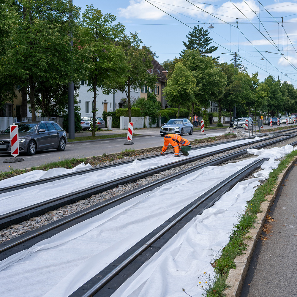 Green track Munich spreading the fleece