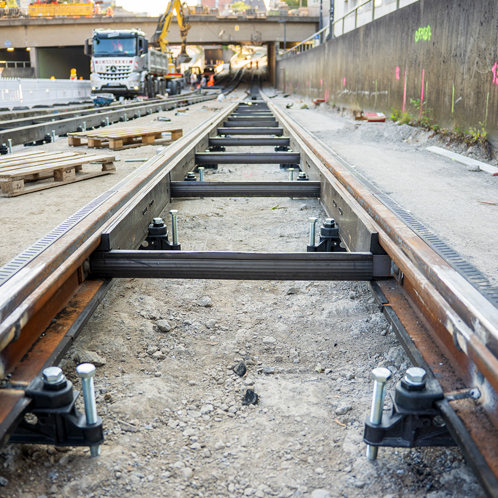 Schienenisolierung in komplexem Gleisabschnitt mit STRAILastic