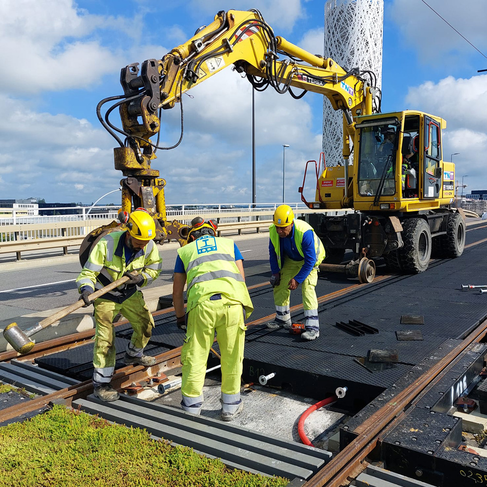 Einbau inno auf Brücke für Notbefahrung