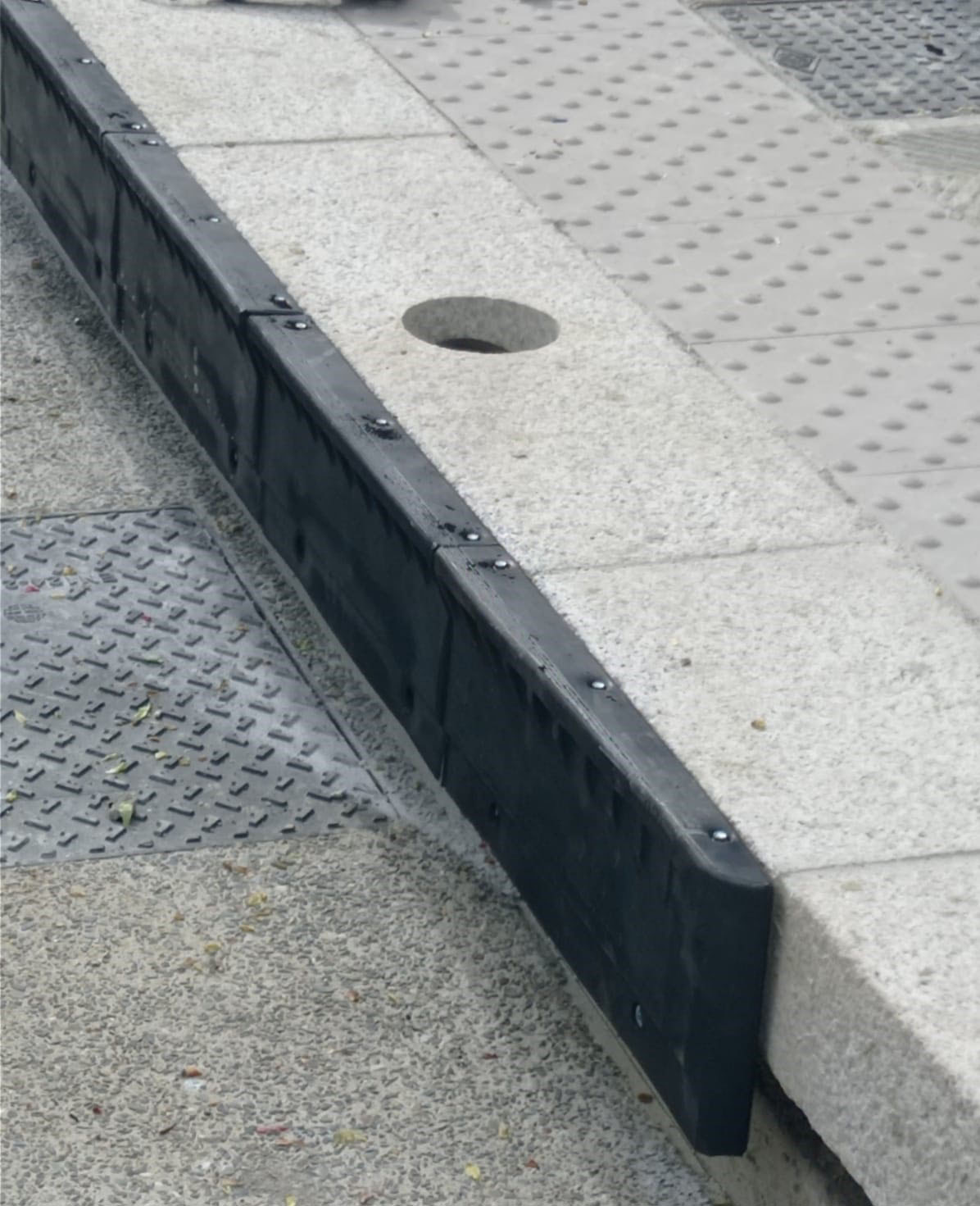 edge Bahnsteigkante aus Gummi für mehr Komfort und Schutz