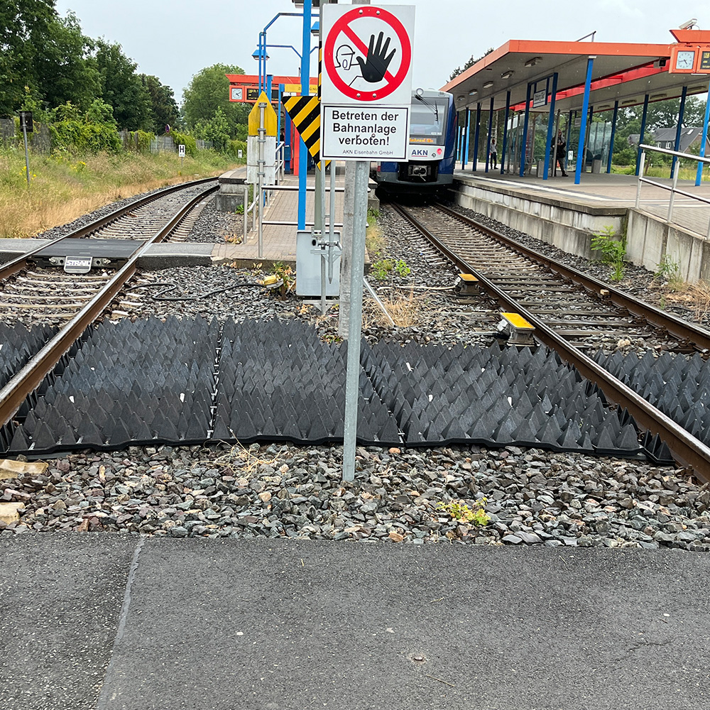 gird mit Pyramidenspitzen