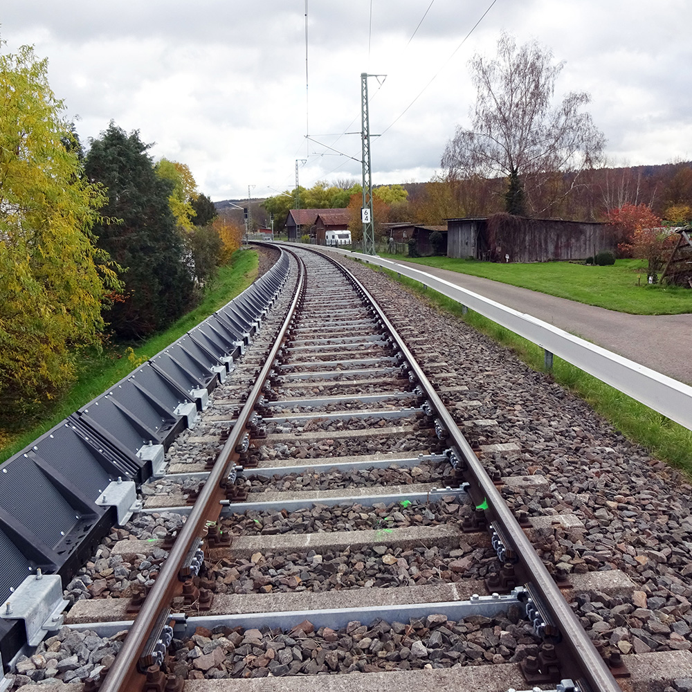 mSW 360 Mini-Schallschutzwand eingebaut mit Kurvenradius